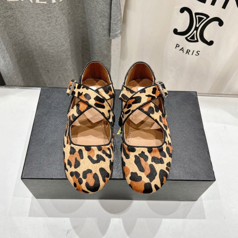 Other flat shoes